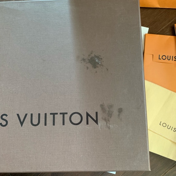 Louis Vuitton Boxes And Miscellaneous - Picture 13 of 13